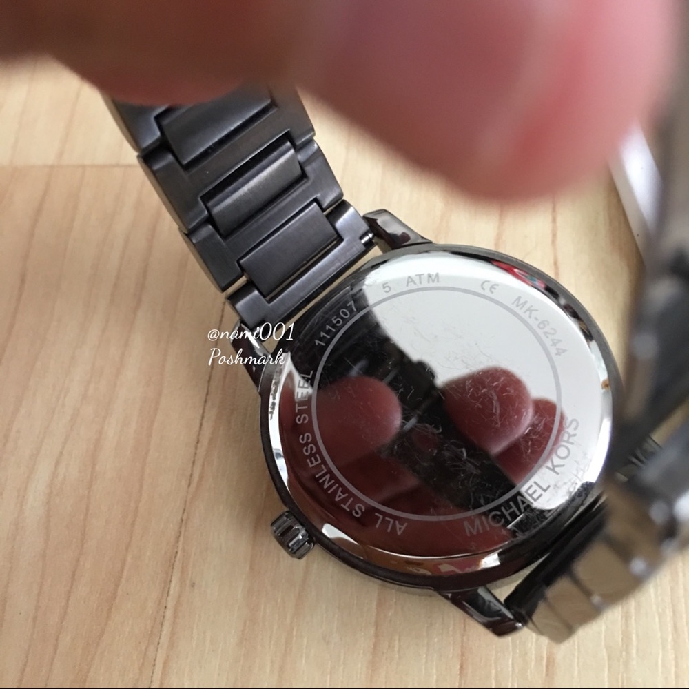 Michael Kors Oversized Gunmetal Pewter Crystal Encased Watch - RARE FIND - Picture 7 of 8